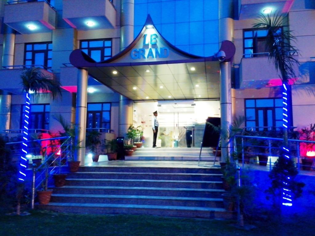 Hotel Le Grand Regency Greater Noida Exterior foto