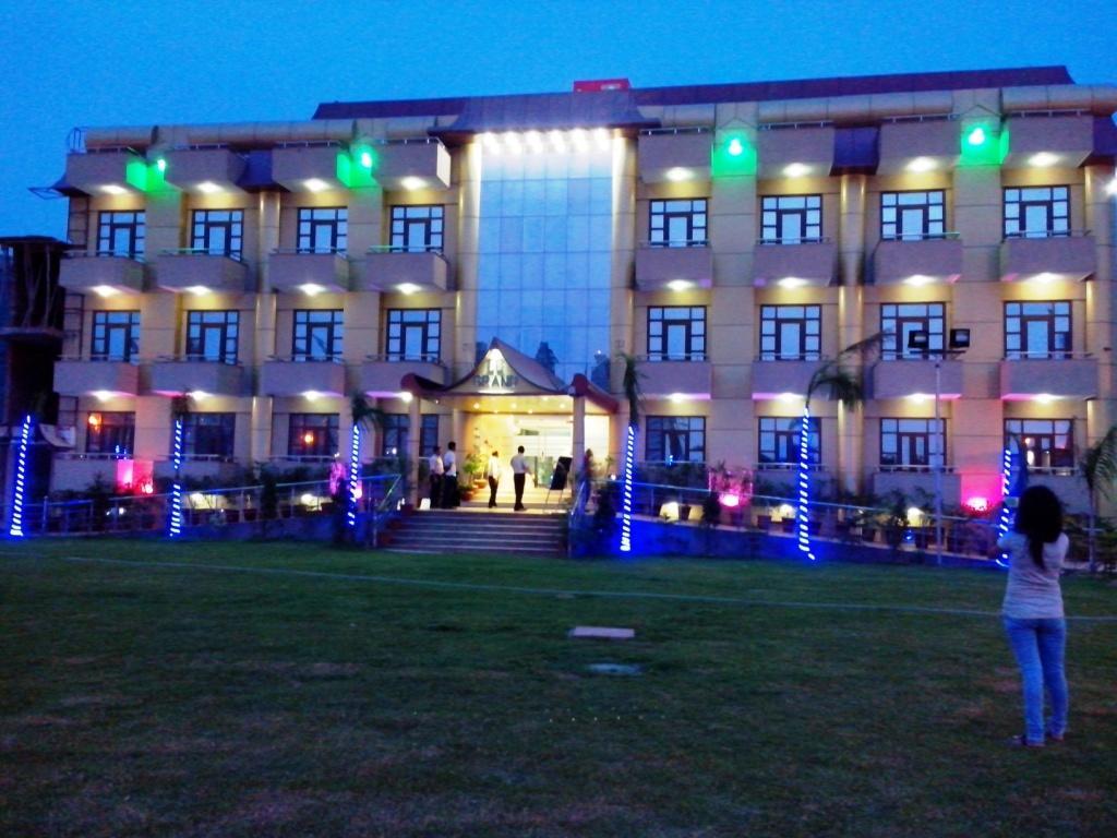 Hotel Le Grand Regency Greater Noida Exterior foto
